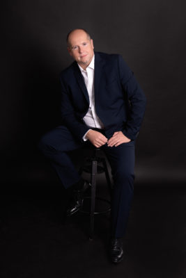 moderný business portrét podnikateľa