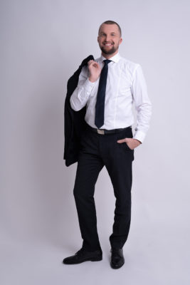 prirodzený business portrét v ateliéri Bratislava