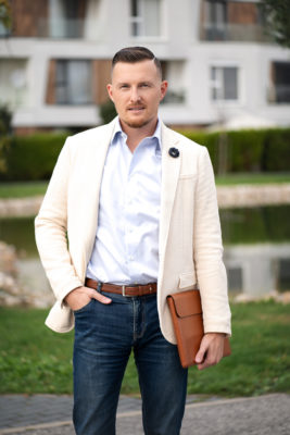 Biznis portrét v exteriéri